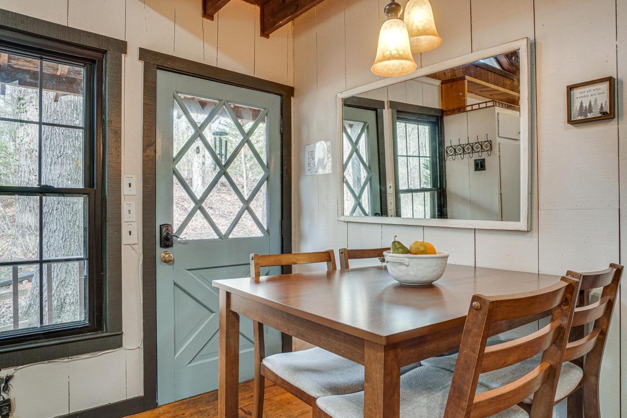 Charming Cabin With Fire Pit And Decks About 7 Mi To Helen Sautee Nacoochee Zewnętrze zdjęcie