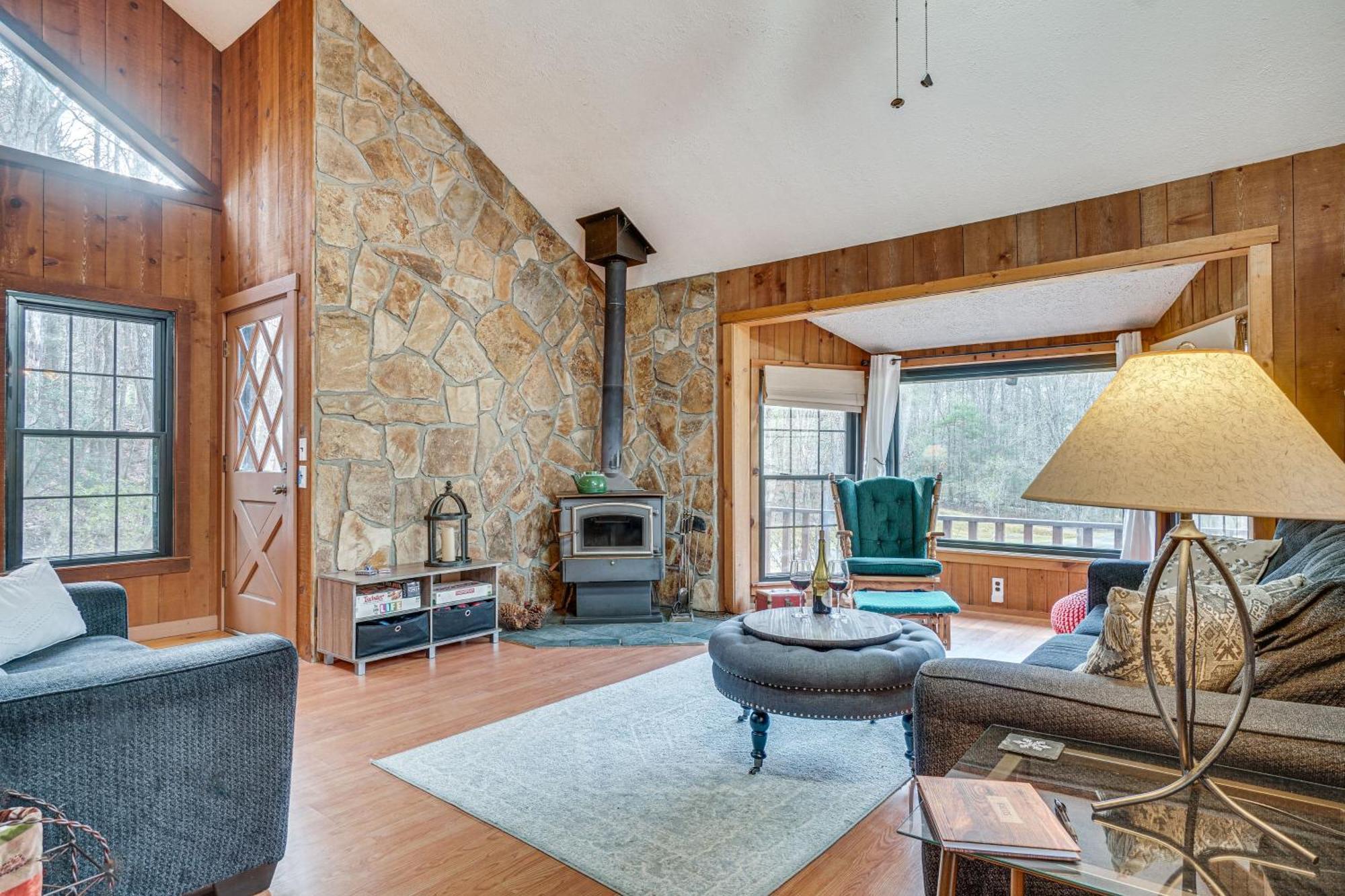 Charming Cabin With Fire Pit And Decks About 7 Mi To Helen Sautee Nacoochee Zewnętrze zdjęcie