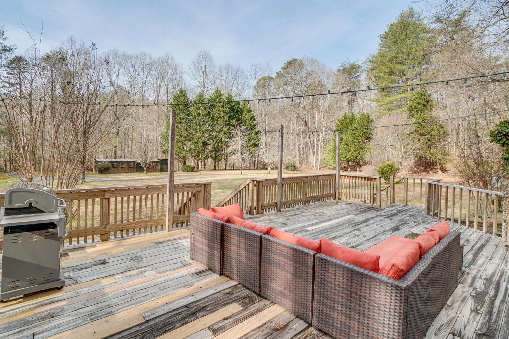 Charming Cabin With Fire Pit And Decks About 7 Mi To Helen Sautee Nacoochee Zewnętrze zdjęcie