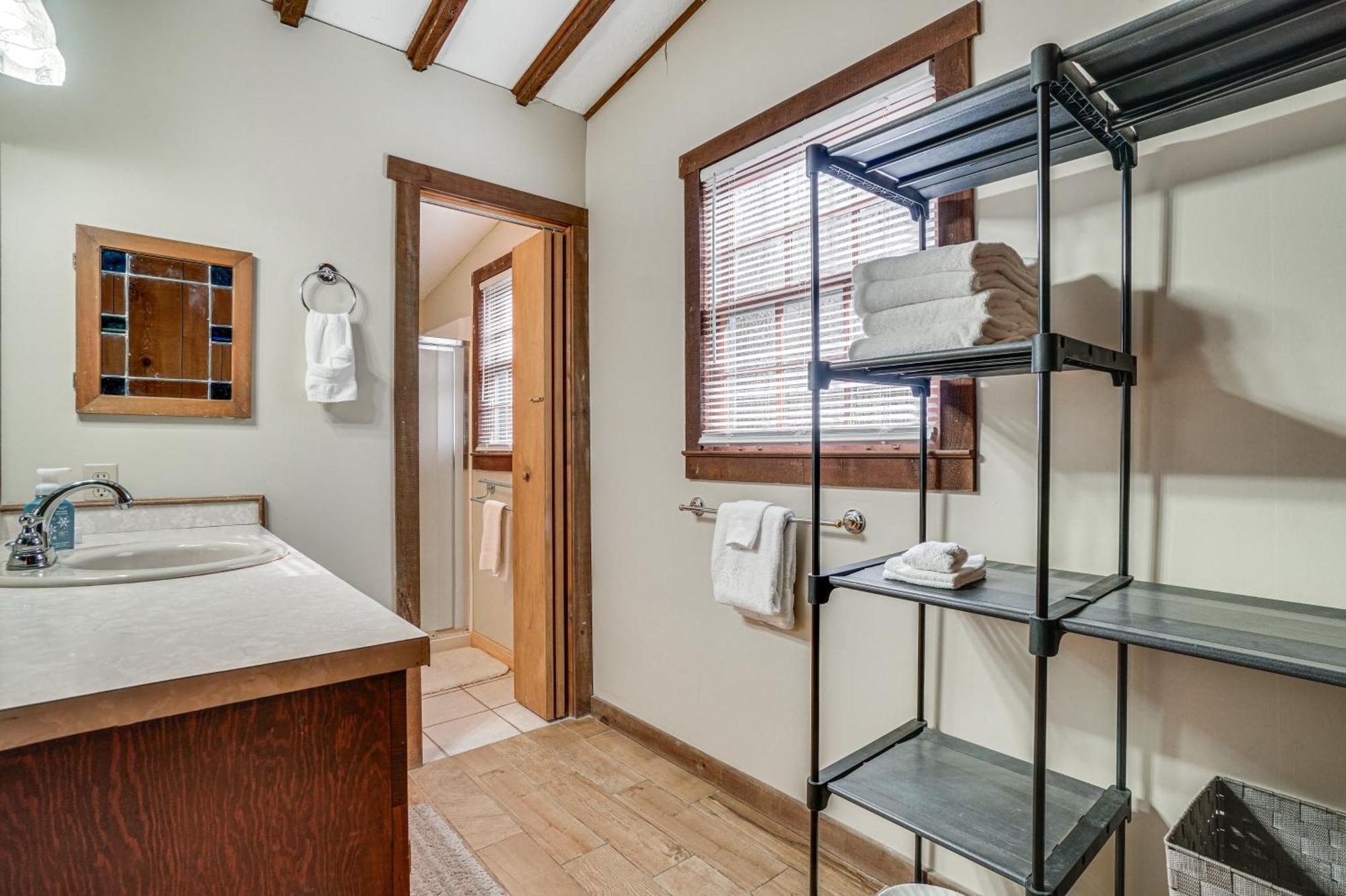 Charming Cabin With Fire Pit And Decks About 7 Mi To Helen Sautee Nacoochee Zewnętrze zdjęcie