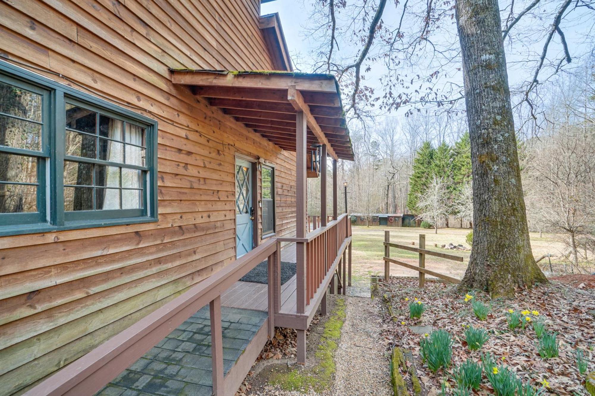 Charming Cabin With Fire Pit And Decks About 7 Mi To Helen Sautee Nacoochee Zewnętrze zdjęcie